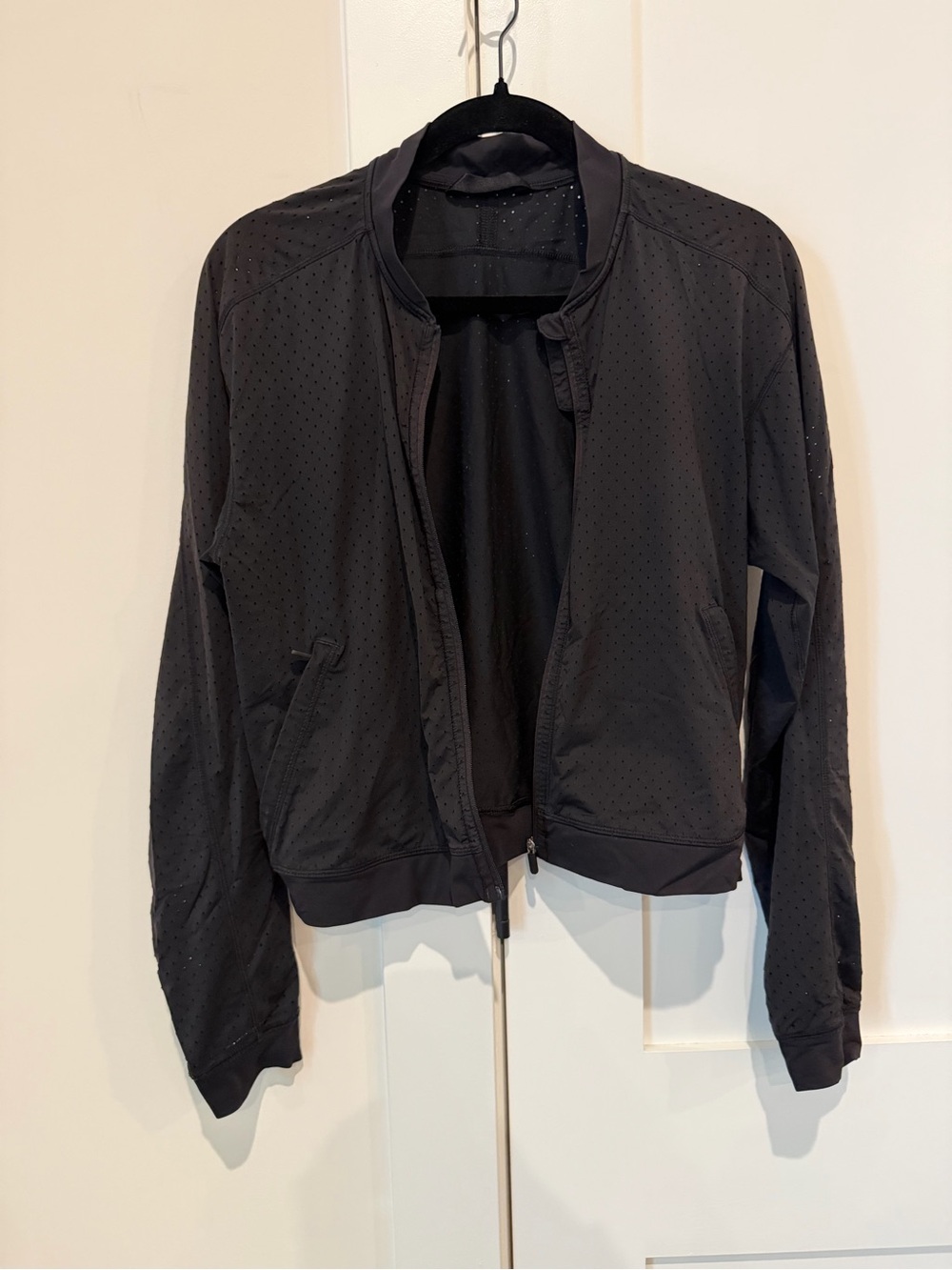 LULULEMON Athletica Black Perforated Bomber Jacket Mesh Sz‎ 6 EUC Athleisure - Picture 9 of 9